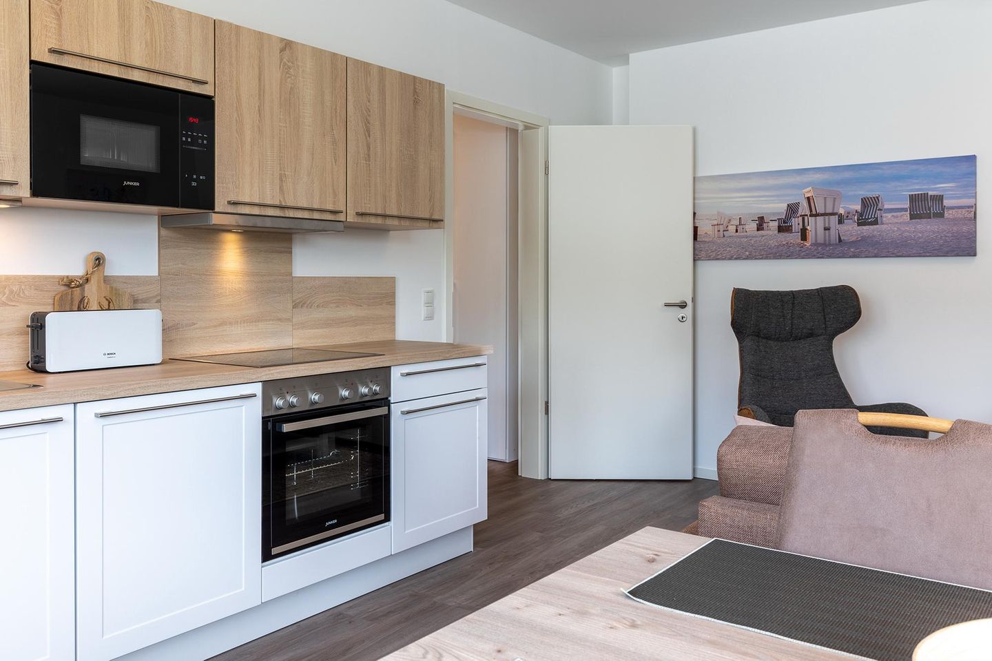 Aparthotel Ostseeallee Aparthotel Ostseeallee 2-18 Boltenhagen - Wohn-/Essbereich mit Küchenzeile