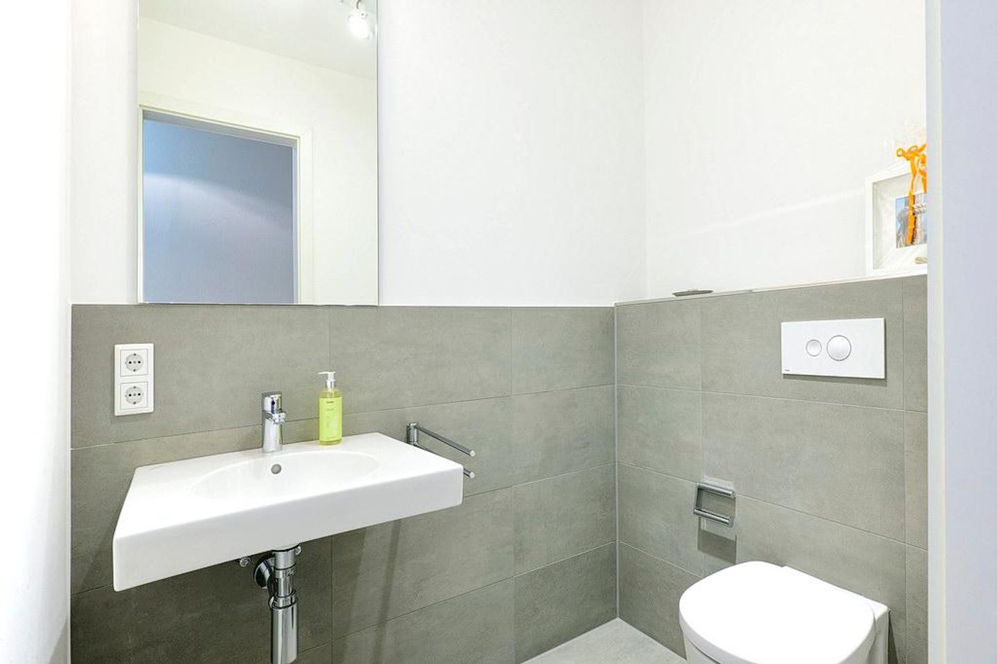 Aparthotel Anna Düne Aparthotel Anna Düne 1-18 Wangerooge - Badezimmer mit WC und Waschtisch