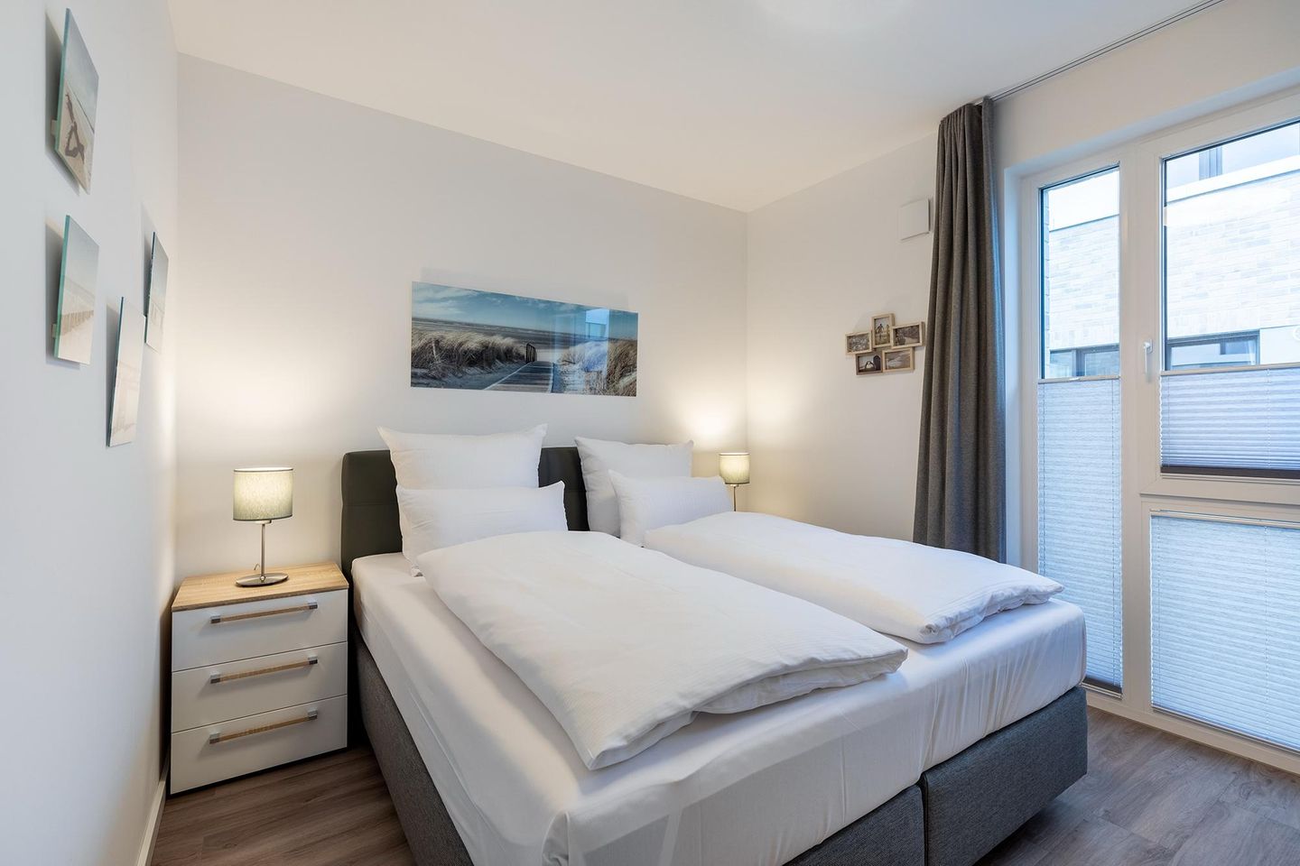 Aparthotel Ostseeallee Aparthotel Ostseeallee 3-26 Boltenhagen - Schlafzimmer mit Boxspringbett (1,80 x 2,00 m)