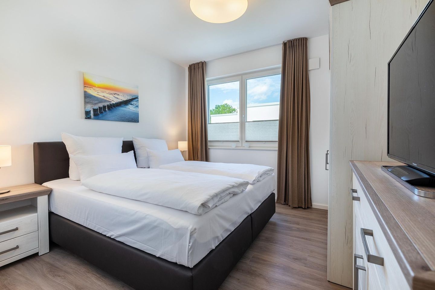 Aparthotel Ostseeallee Aparthotel Ostseeallee 3-28 Boltenhagen - Schlafzimmer mit Doppelbett