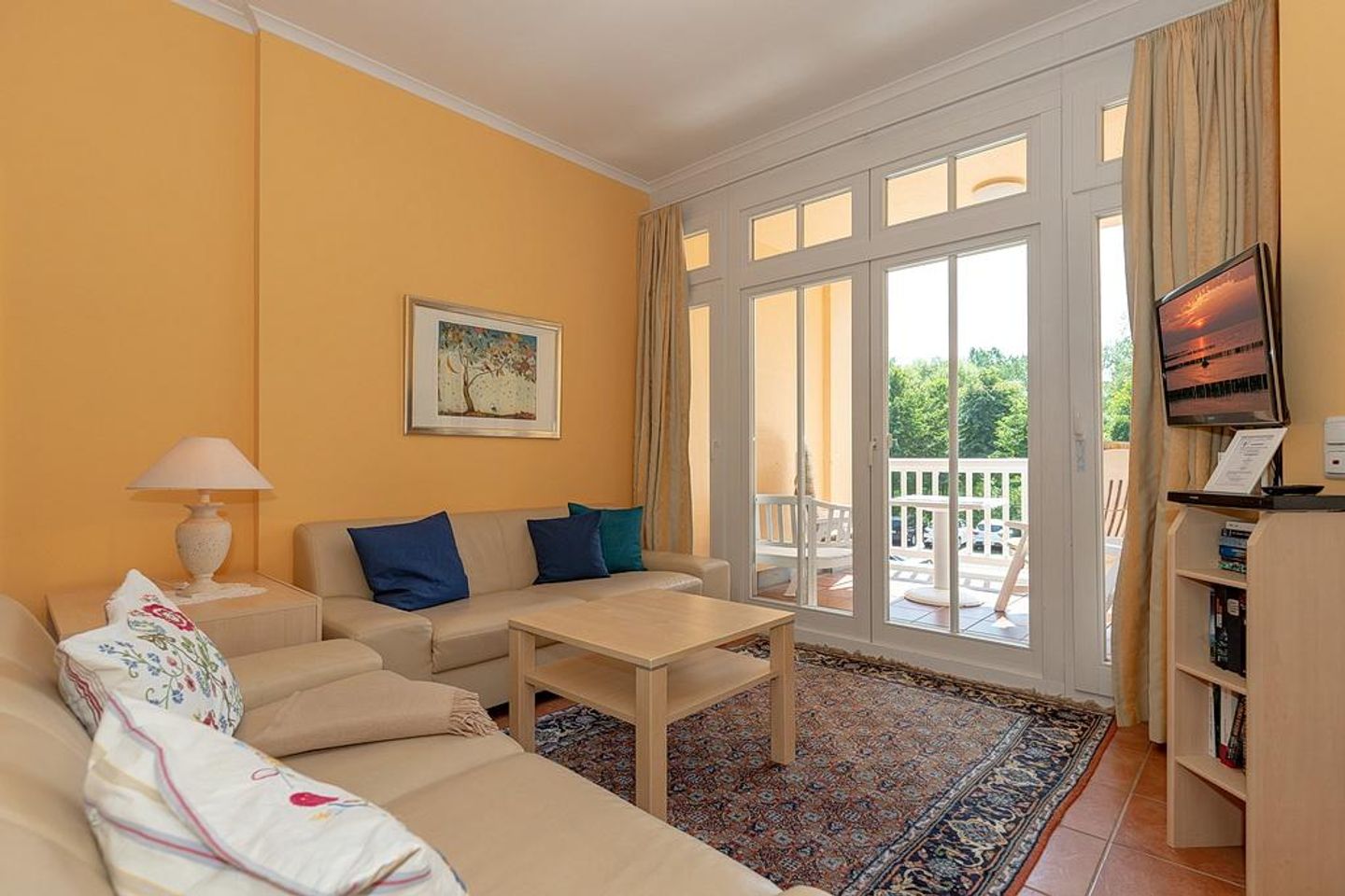 Dünenschloss Dünenschloss 1-08 Kühlungsborn - Wohn-Essbereich mit Couch