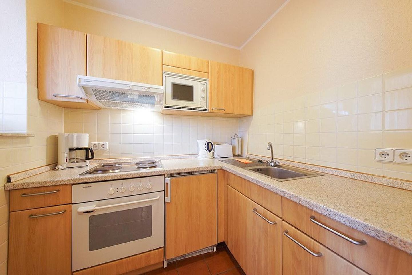 Hus Inselkieker Hus Inselkieker 219  Schillig - Küchenzeile mit Mikrowelle