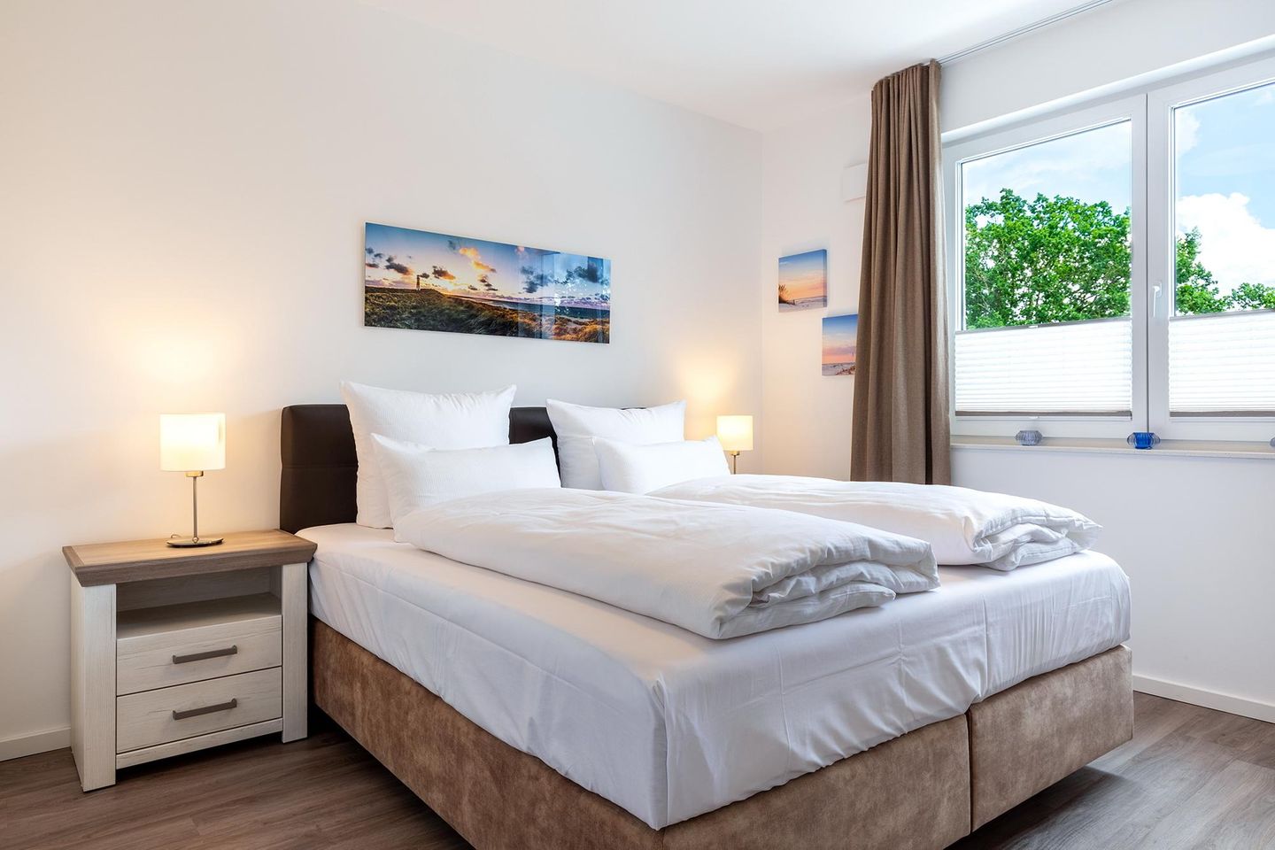 Aparthotel Ostseeallee Aparthotel Ostseeallee 4-39 Boltenhagen - Schlafzimmer mit Boxspringbett (1,80 x 2,00 m)