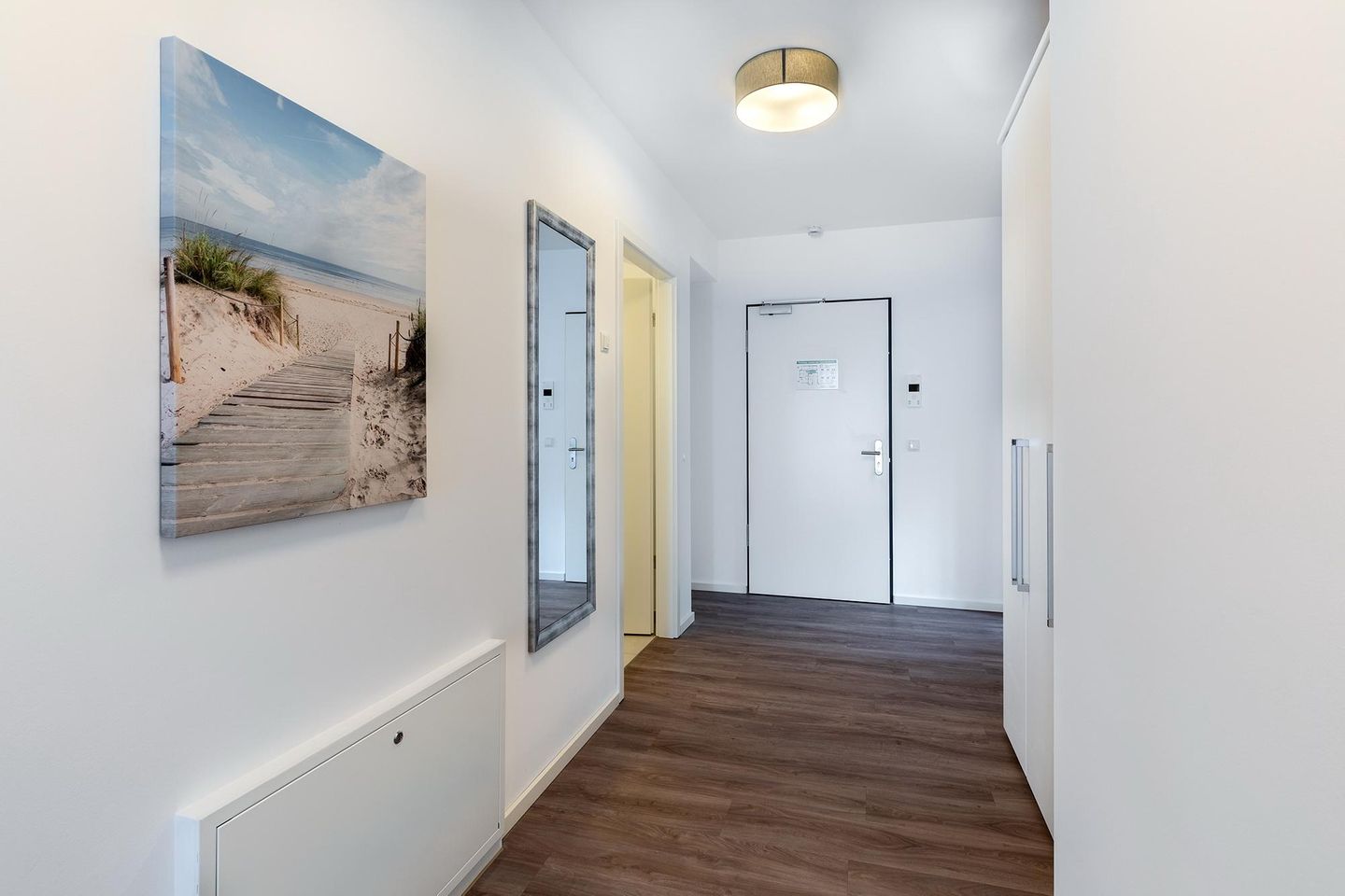 Aparthotel Ostseeallee Aparthotel Ostseeallee 5-43 Boltenhagen - Flur mit Spiegel