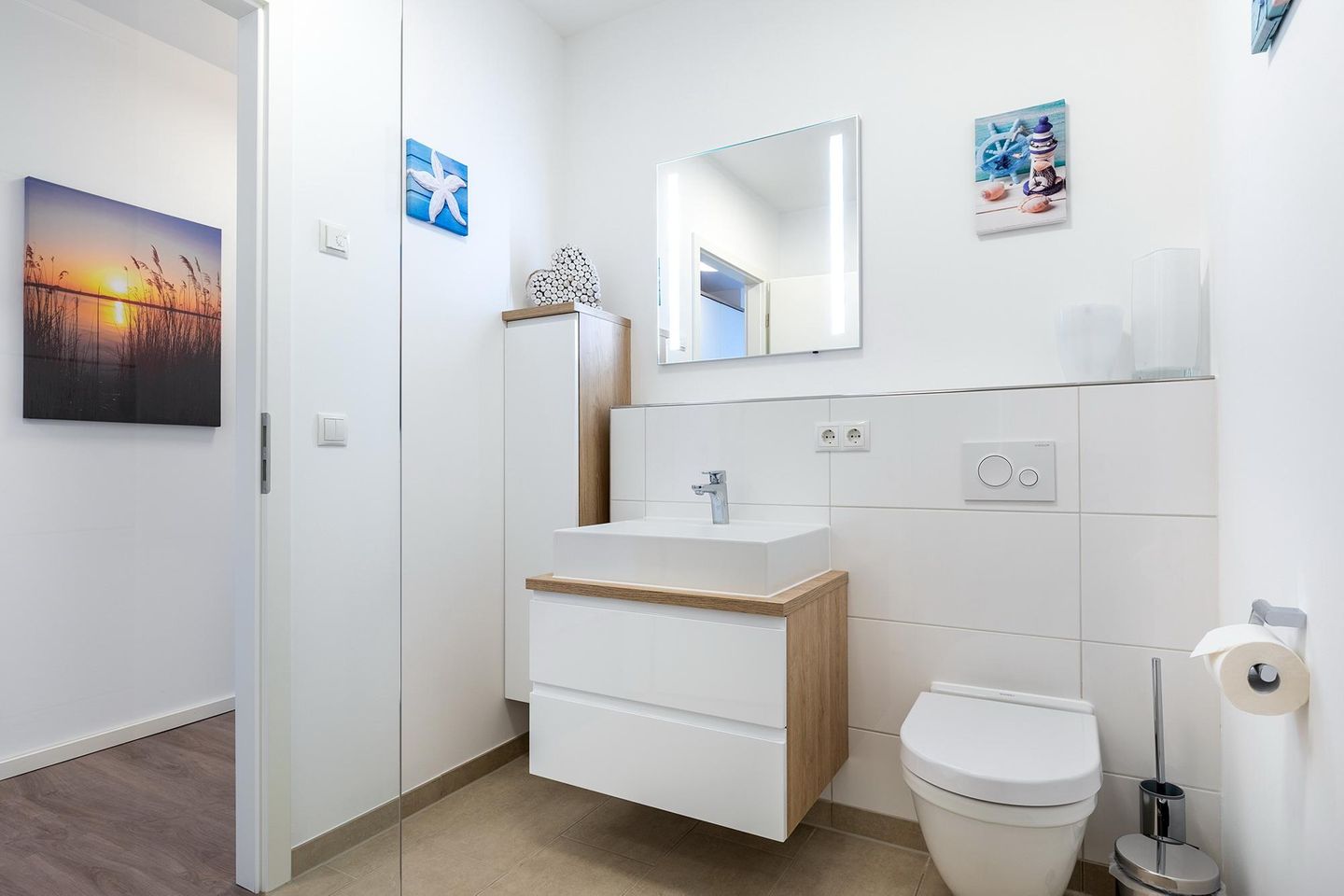 Aparthotel Ostseeallee Aparthotel Ostseeallee 5-46 Boltenhagen - Badezimmer "1" mit Wschtisch, Spiegel und WC