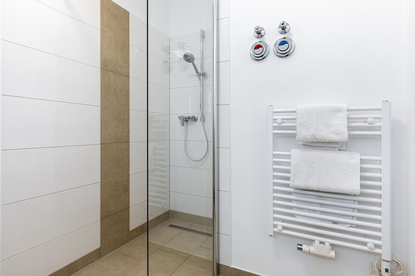 Aparthotel Ostseeallee Aparthotel Ostseeallee 5-46 Boltenhagen - Badezimmer mit Dusche