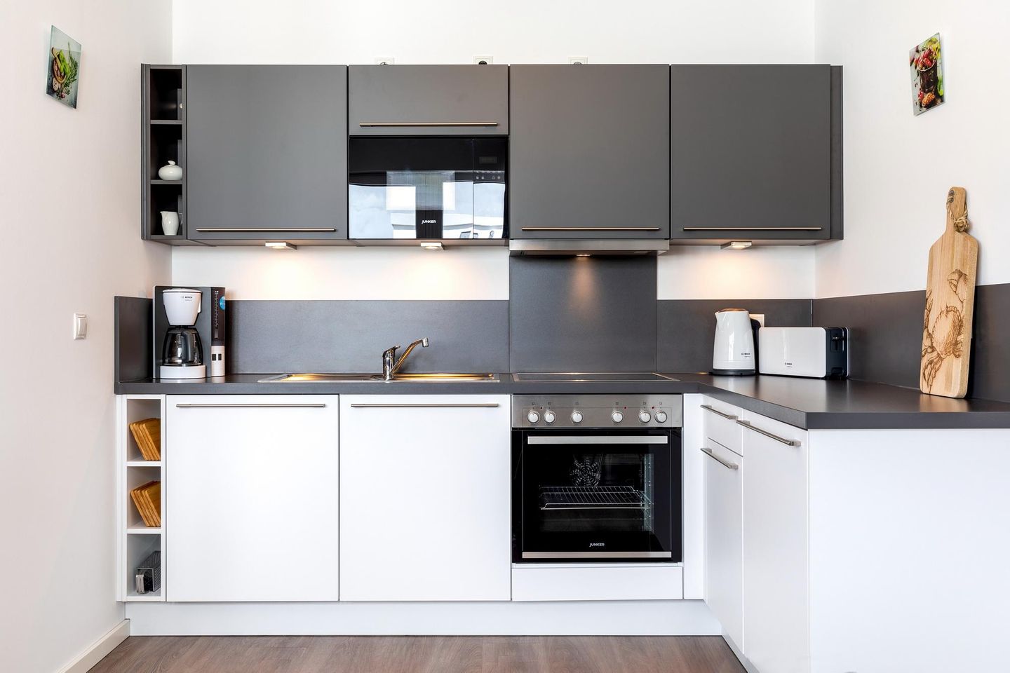 Aparthotel Ostseeallee Aparthotel Ostseeallee 5-47 Boltenhagen - Offene Küche mit Backofen, Geschirspüler und Mikrowelle