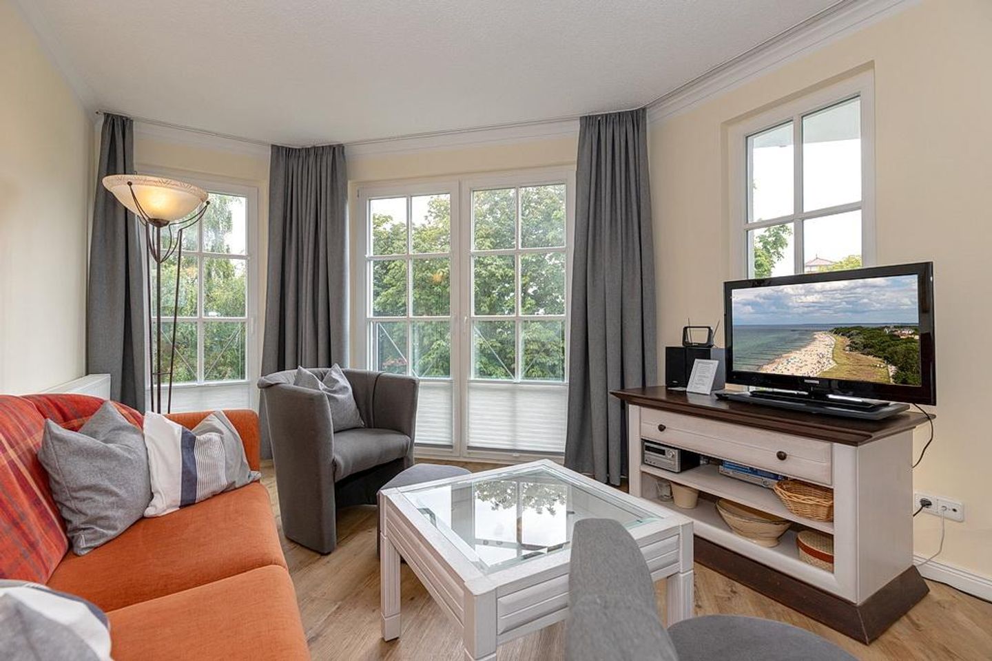 Apartmenthaus Atlantik Apartmenthaus Atlantik 214 Kühlungsborn - Wohn-Essbereich mit Couch