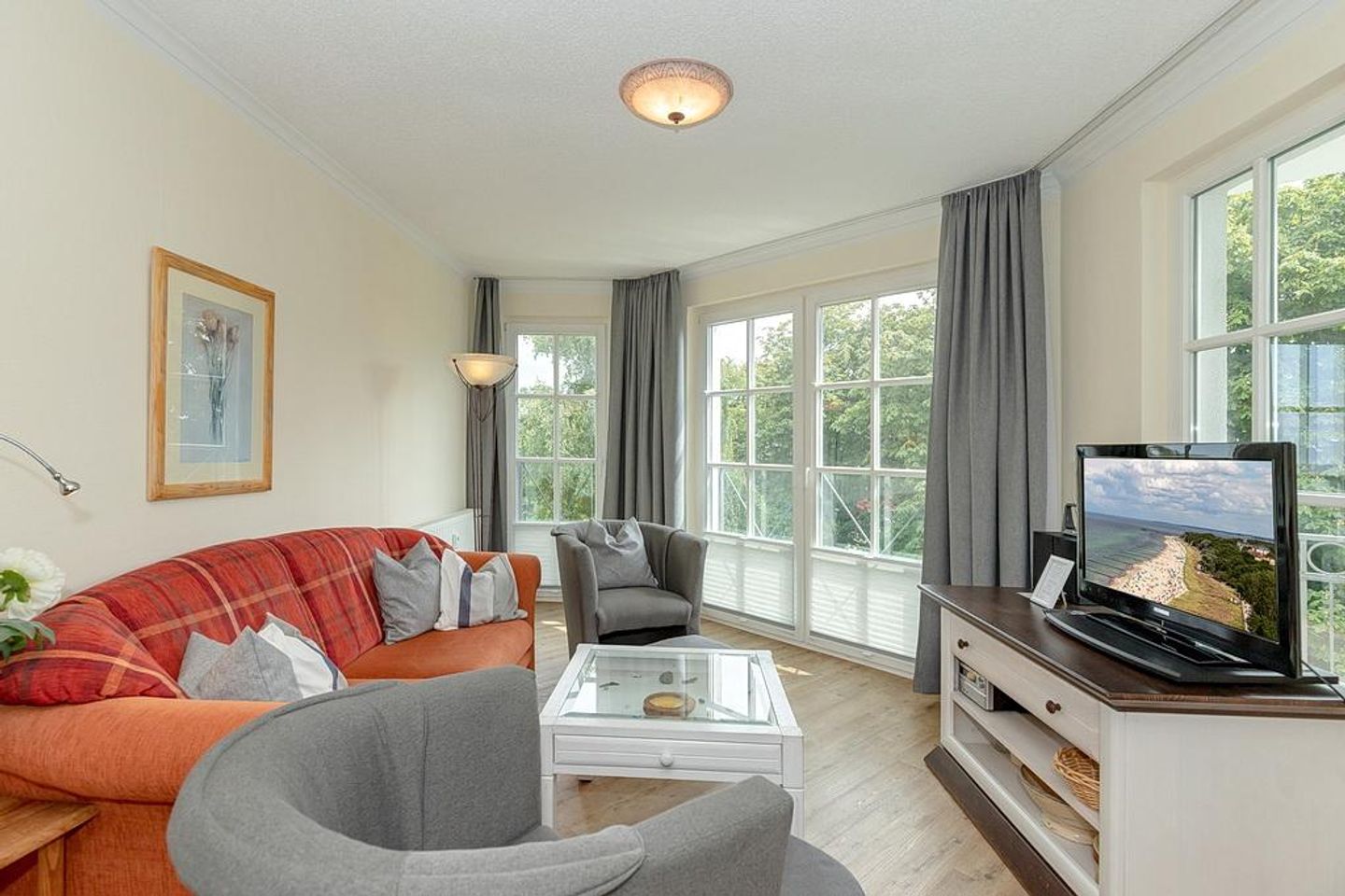 Apartmenthaus Atlantik Apartmenthaus Atlantik 214 Kühlungsborn - Wohn-Essbereich mit Couch