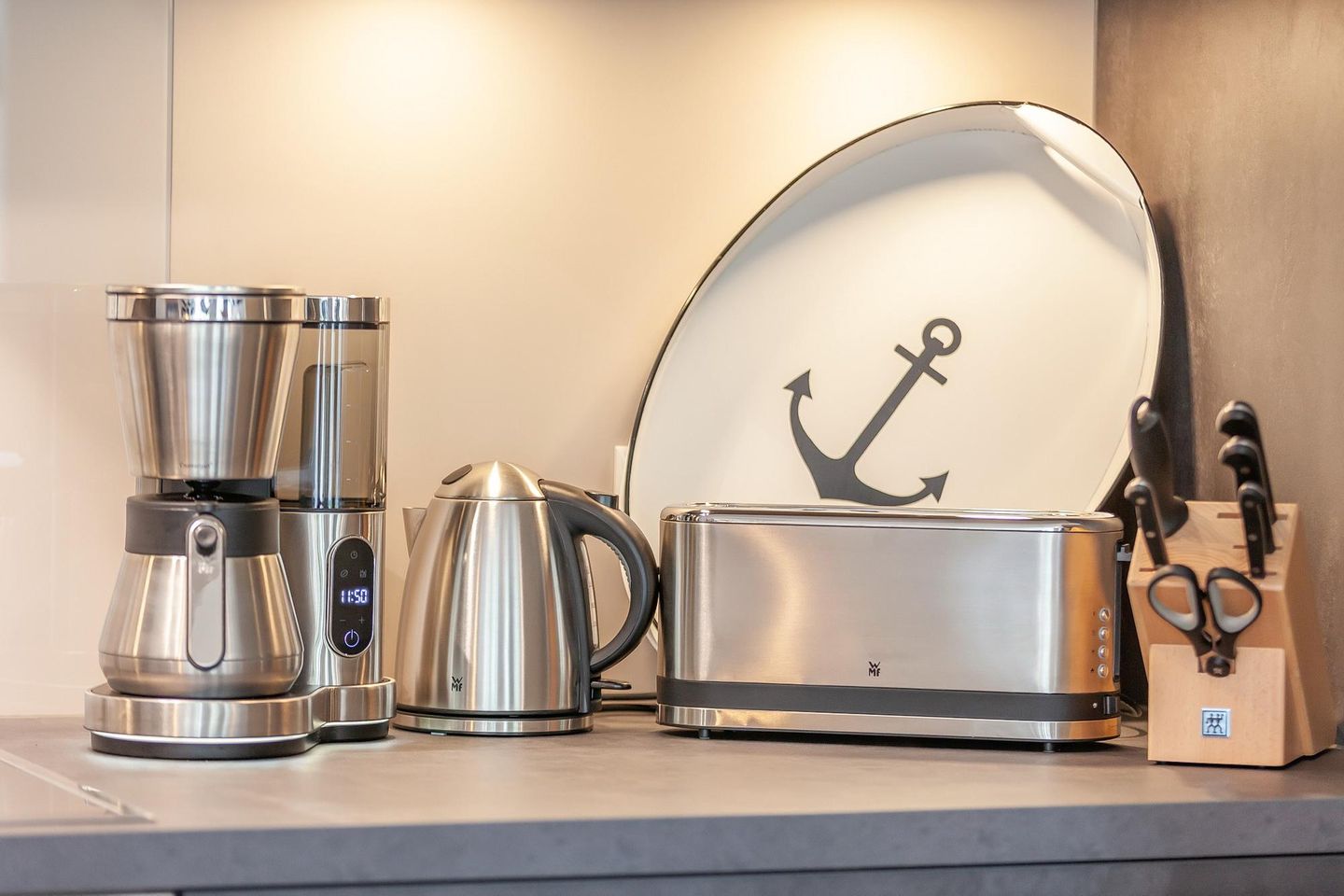 Haus Stubnitz Binz-Prora Haus Stubnitz "Meerzeit" 2.4 Rügen - Küchenzeile mit Backofen