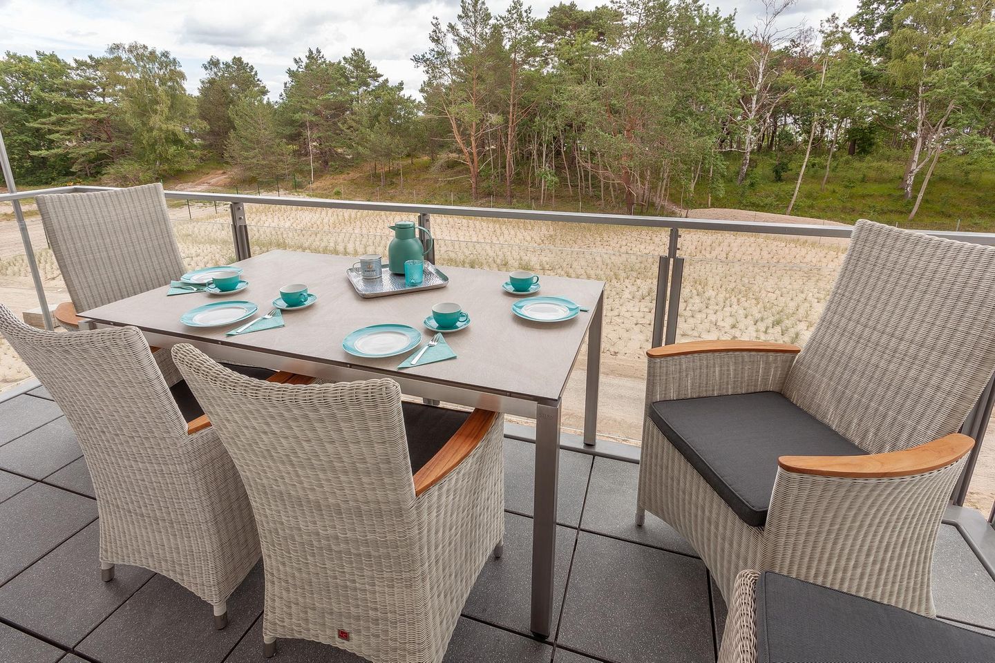 Haus Stubnitz Binz-Prora Haus Stubnitz "Meerzeit" 2.4 Rügen - Balkon mit Gartenmöbeln