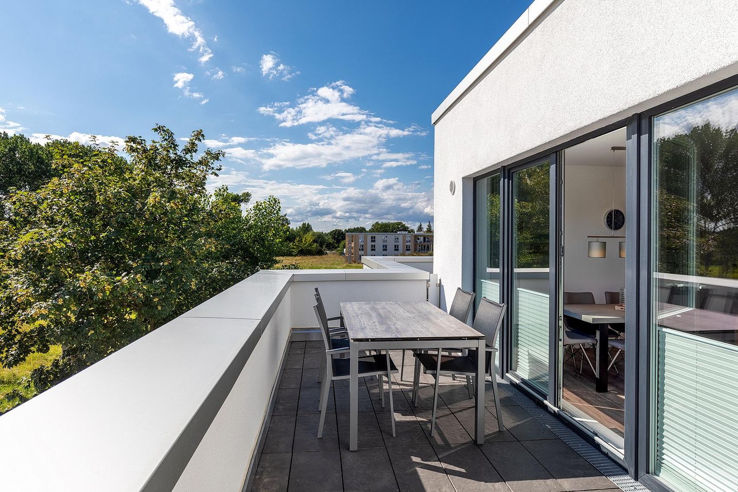 Aparthotel Ostseeallee Aparthotel Ostseeallee 3-27 Boltenhagen - Dachterrasse mit Zugang zum Wohn-/Essbereich