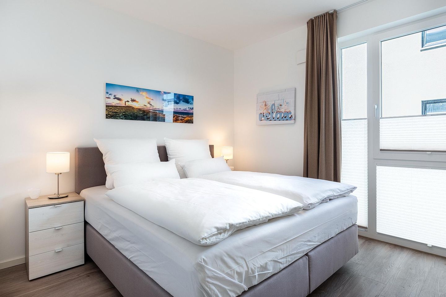 Aparthotel Ostseeallee Aparthotel Ostseeallee 2-11 Boltenhagen - Schlafzimmer mit Boxspringbett (1,80 x 2,00 m)