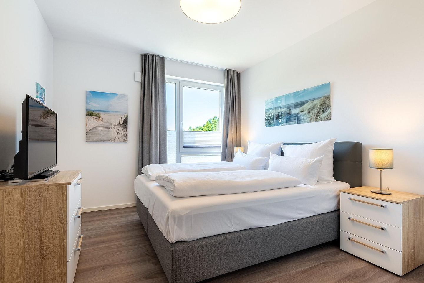 Aparthotel Ostseeallee Aparthotel Ostseeallee 2-14 Boltenhagen - Schlafzimmer mit Boxspringbett (1,80 x 2,00 m)