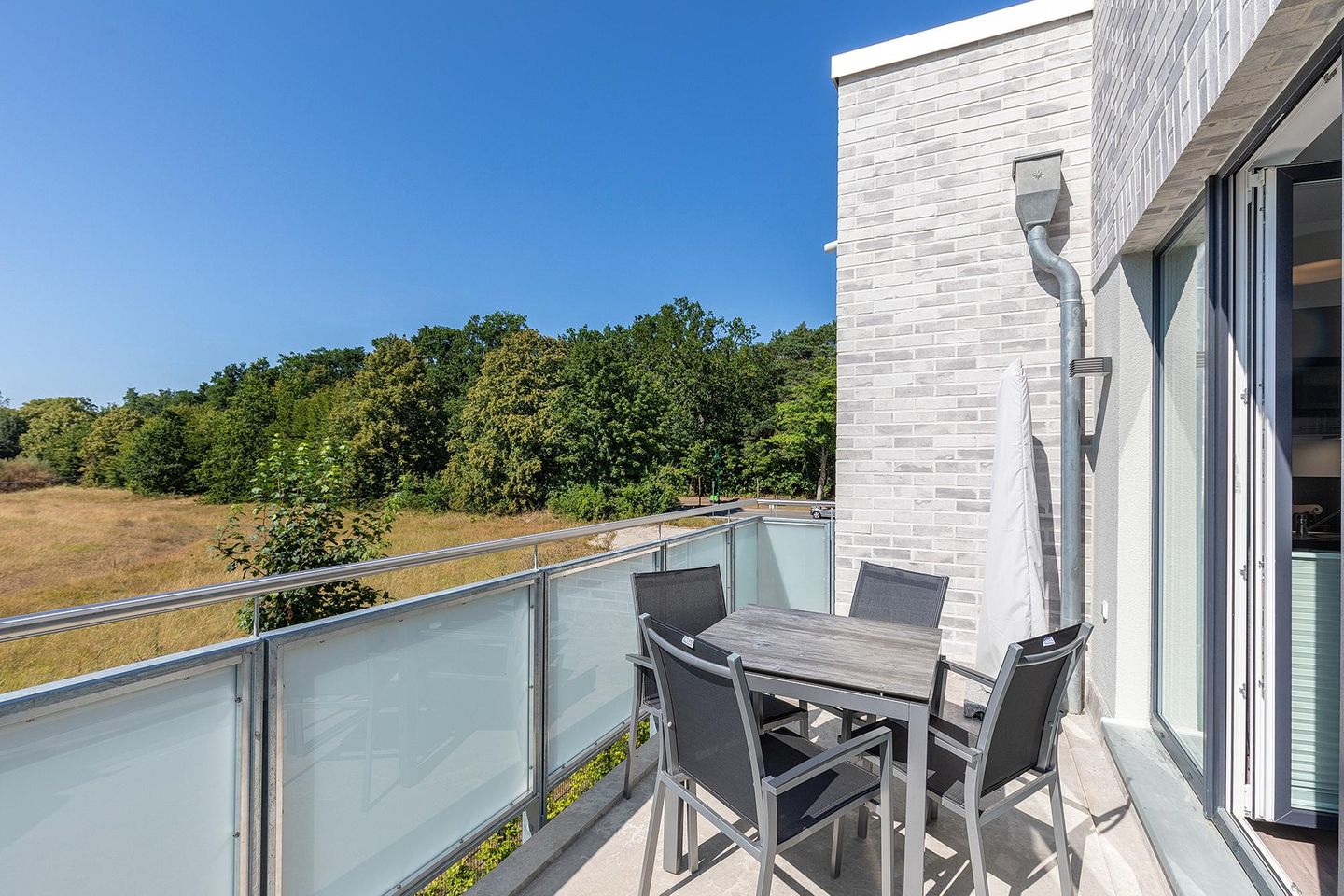 Aparthotel Ostseeallee Aparthotel Ostseeallee 2-14 Boltenhagen - Balkon mit Zugang zum Wohn-/Essbereich