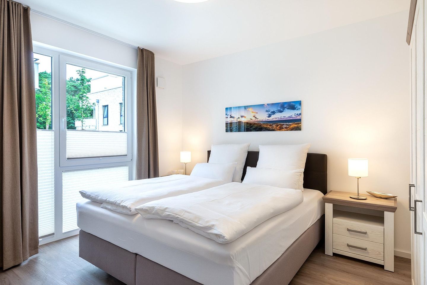 Aparthotel Ostseeallee Aparthotel Ostseeallee 3-19 Boltenhagen - Schlafzimmer mit Boxspringbett (1,80 x 2,00 m)