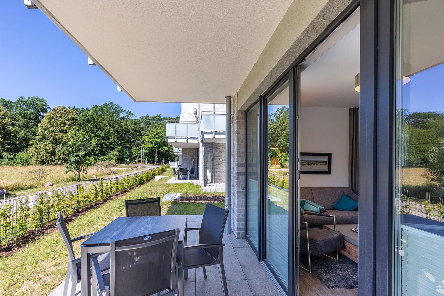 Aparthotel Ostseeallee Aparthotel Ostseeallee 3-22 Boltenhagen - Terrasse mit Zugang zum Wohn-/Essbereich