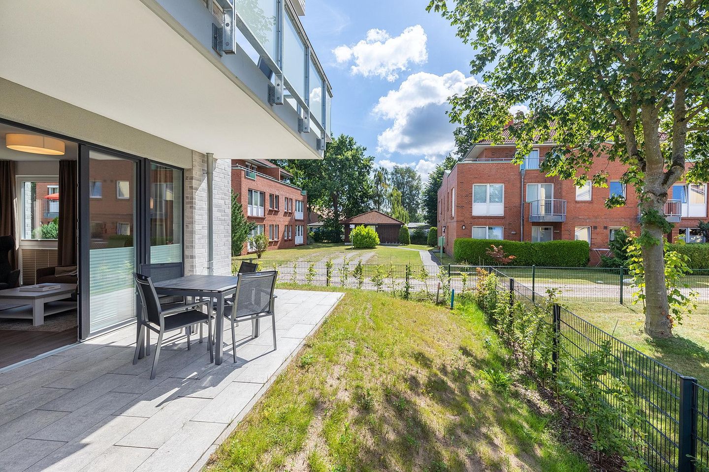 Aparthotel Ostseeallee Aparthotel Ostseeallee 4-29 Boltenhagen - Terrasse mit Zugang zum Wohn-/Essbereich