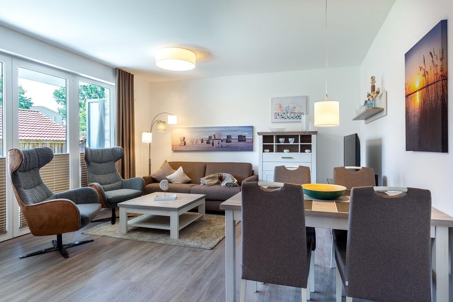 Aparthotel Ostseeallee Aparthotel Ostseeallee 4-30 Boltenhagen - Wohn-/Essbereich mit Sitzgelegenheiten