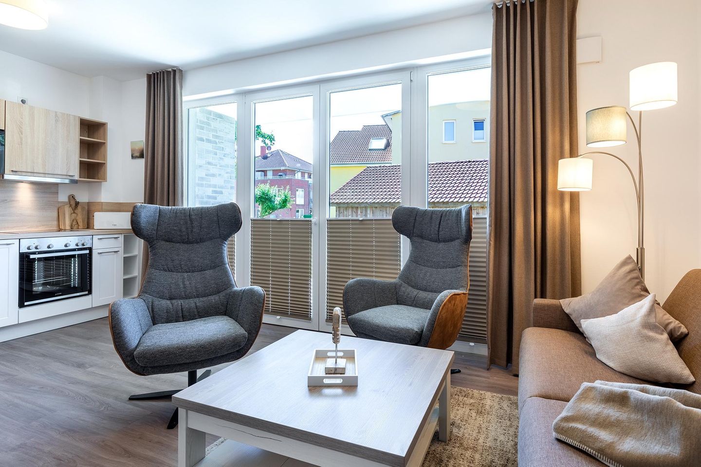 Aparthotel Ostseeallee Aparthotel Ostseeallee 4-30 Boltenhagen - Wohn-/Essbereich mit Zugang zur Terrasse