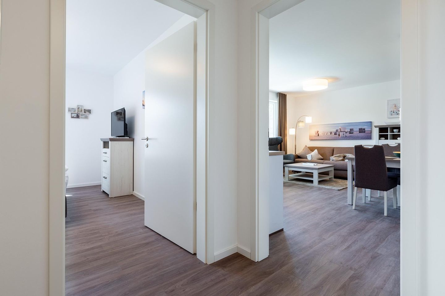 Aparthotel Ostseeallee Aparthotel Ostseeallee 4-30 Boltenhagen - Flur mit Blick zum Wohn-/Essbereich