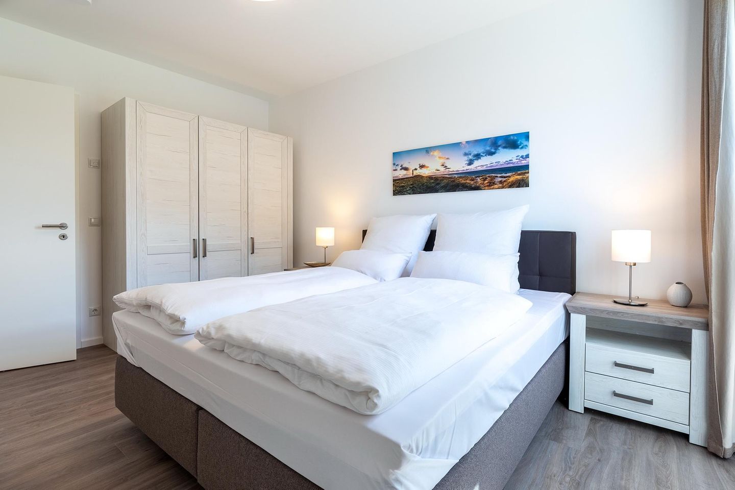 Aparthotel Ostseeallee Aparthotel Ostseeallee 4-30 Boltenhagen - Schlafzimmer mit Kleiderschrank