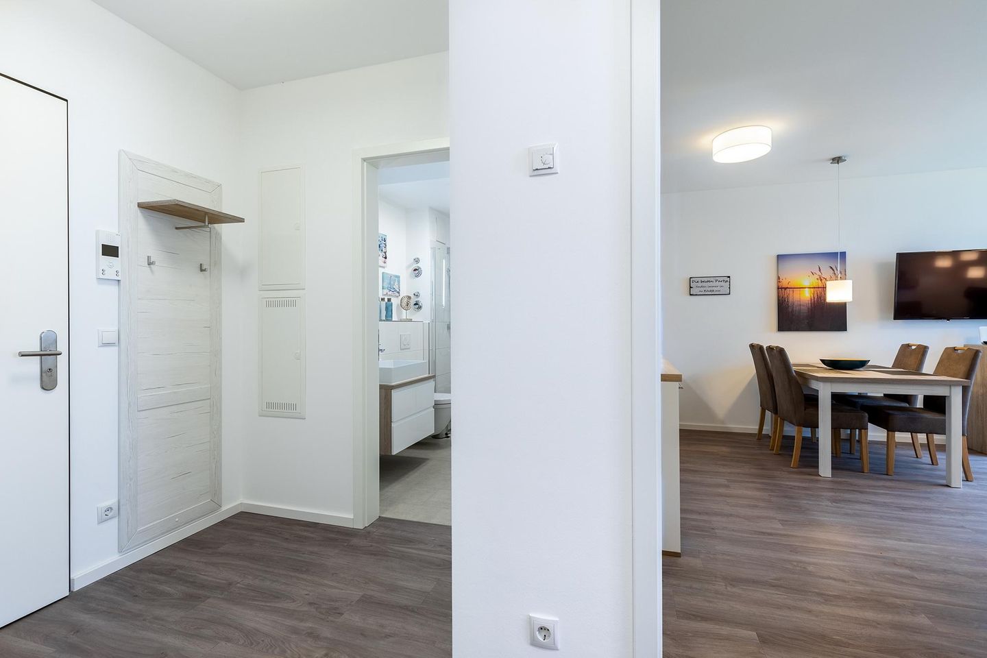 Aparthotel Ostseeallee Aparthotel Ostseeallee 4-31 Boltenhagen - Flur mit Zugang zur Eingangstür