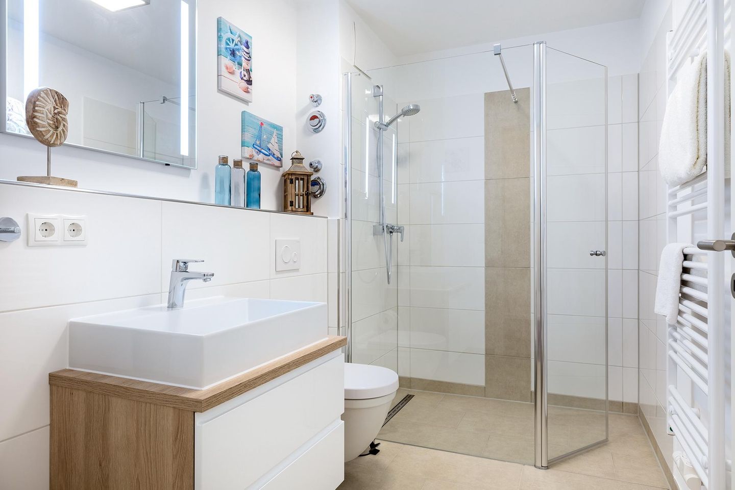 Aparthotel Ostseeallee Aparthotel Ostseeallee 4-31 Boltenhagen - Badezimmer mit Dusche und Waschtisch