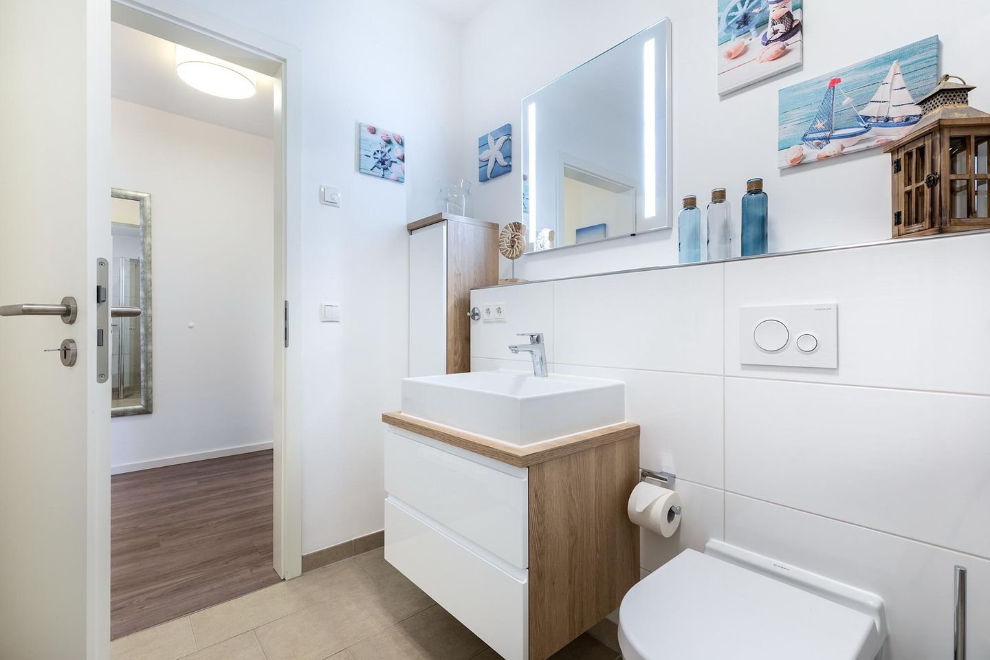 Aparthotel Ostseeallee Aparthotel Ostseeallee 4-31 Boltenhagen - Badezimmer mit Zugang zum Flur