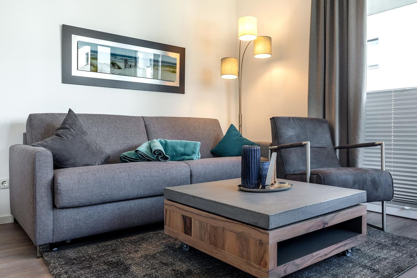 Aparthotel Ostseeallee Aparthotel Ostseeallee 4-32 Boltenhagen - Wohn-/Essbereich mit Doppelschlafcouch