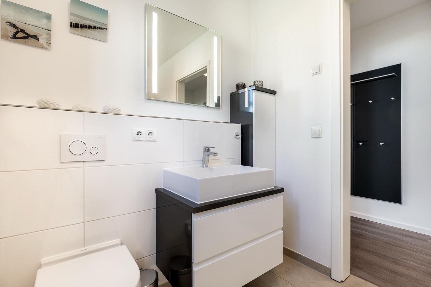 Aparthotel Ostseeallee Aparthotel Ostseeallee 4-32 Boltenhagen - Badezimmer mit Zugang zum Flur