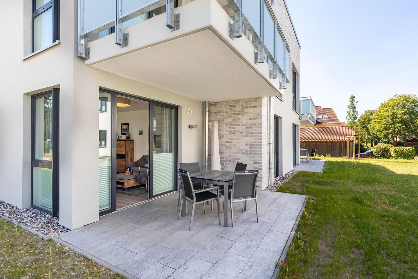 Aparthotel Ostseeallee Aparthotel Ostseeallee 4-32 Boltenhagen - Terrasse mit Zugang zum Wohn-/Essbereich