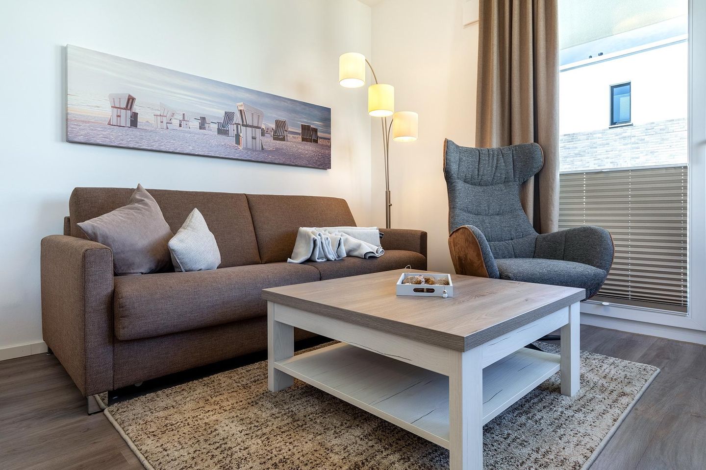 Aparthotel Ostseeallee Aparthotel Ostseeallee 4-36 Boltenhagen - Wohn-/Essbereich mit Doppelschlafcouch