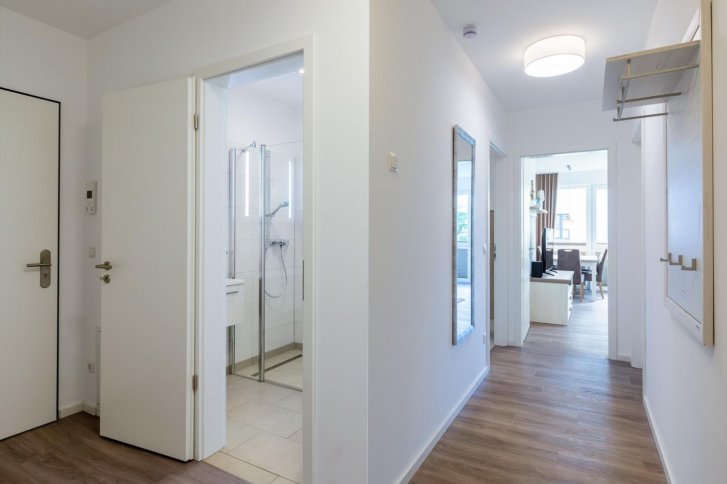 Aparthotel Ostseeallee Aparthotel Ostseeallee 5-41 Boltenhagen - Flur mit Blick zum Wohn-/Essbereich