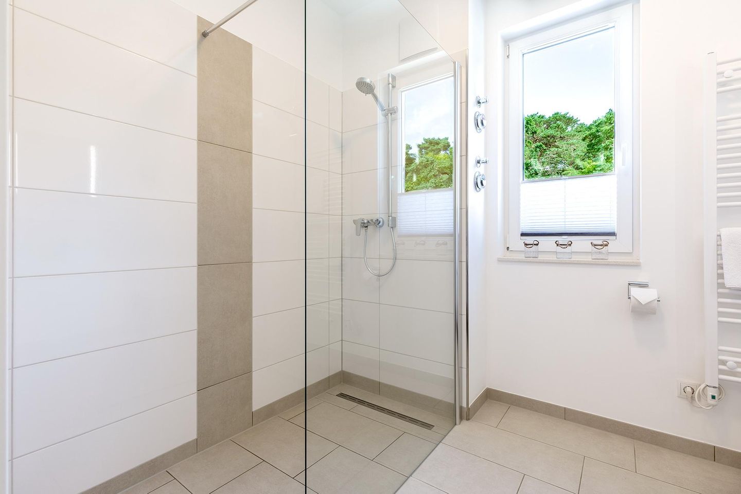 Aparthotel Ostseeallee Aparthotel Ostseeallee 5-45 Boltenhagen - Badezimmer mit Dusche