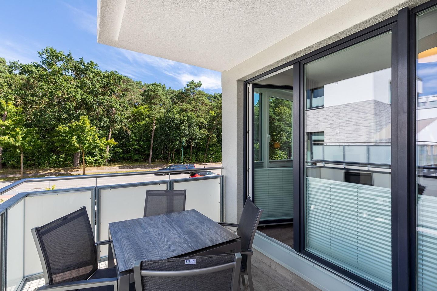 Aparthotel Ostseeallee Aparthotel Ostseeallee 5-45 Boltenhagen - Balkon mit Sitzgelegenheit