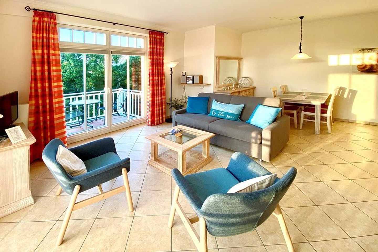 Dünenschloss Dünenschloss 1-37 Kühlungsborn - Wohn-Essbereich mit Couch