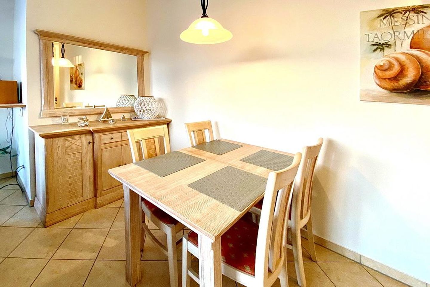 Dünenschloss Dünenschloss 1-37 Kühlungsborn - Wohn-Essbereich mit Esstisch und Sitzgelegenheit