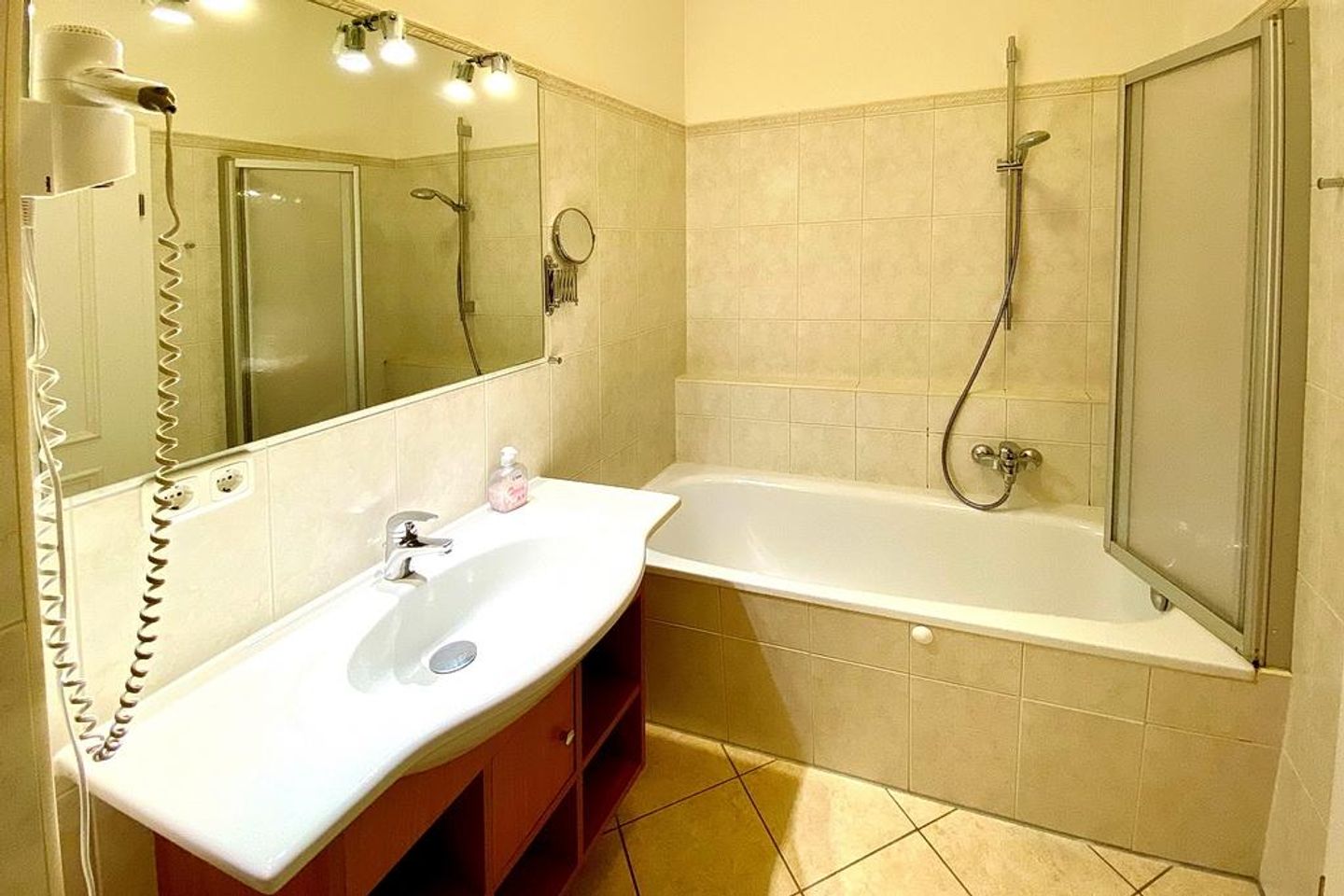 Dünenschloss Dünenschloss 1-37 Kühlungsborn - Badezimmer mit Duschwanne