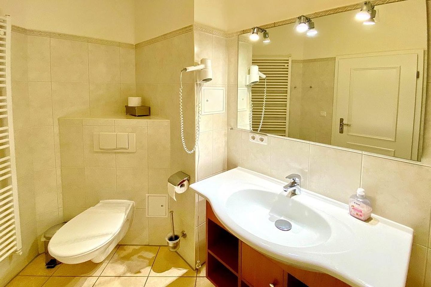 Dünenschloss Dünenschloss 1-37 Kühlungsborn - Badezimmer mit Duschwanne