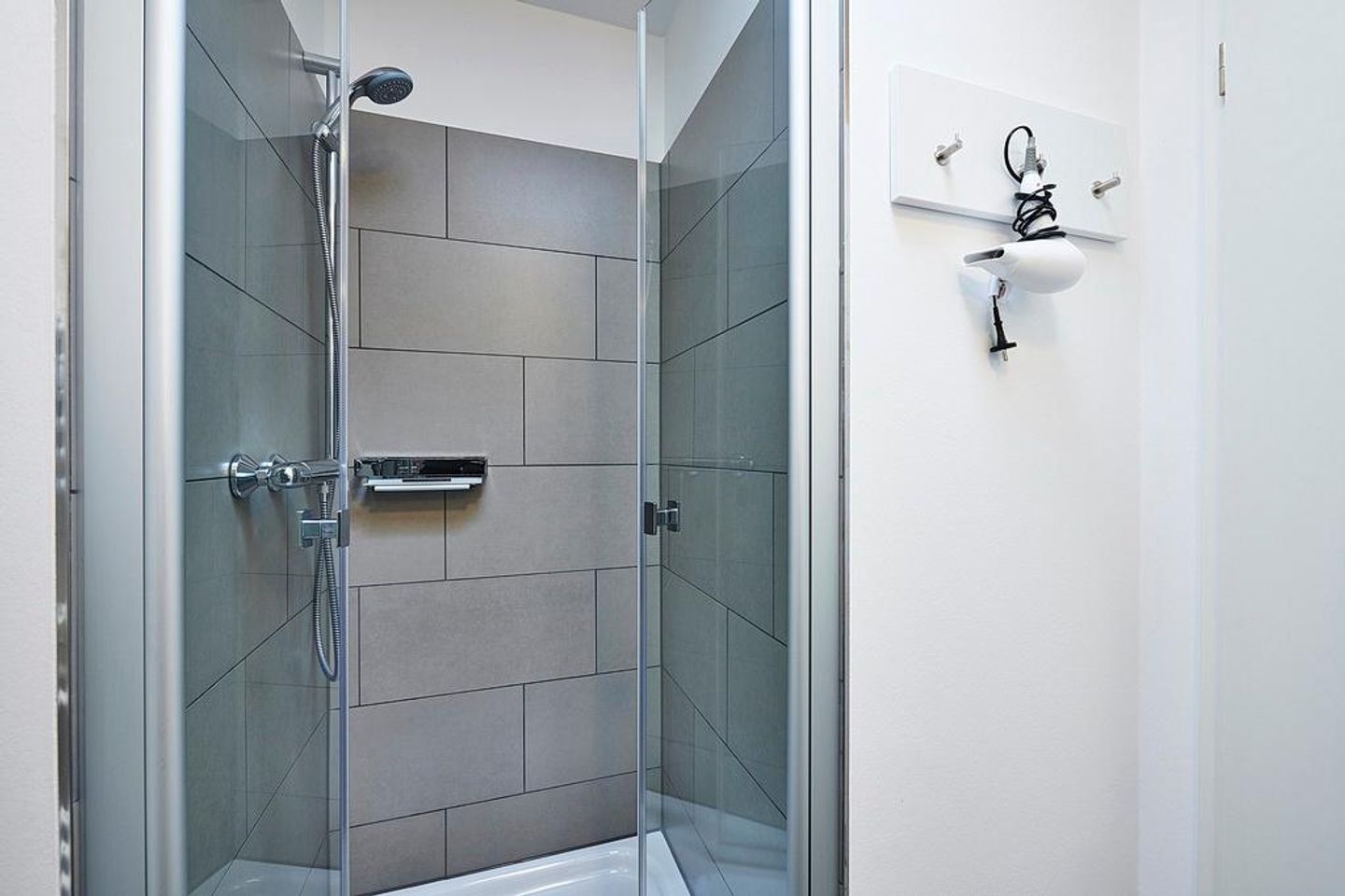 Deichhäuser Anna Küste Deichhäuser Anna Küste 4-32 Bensersiel - Badezimmer mit Dusche