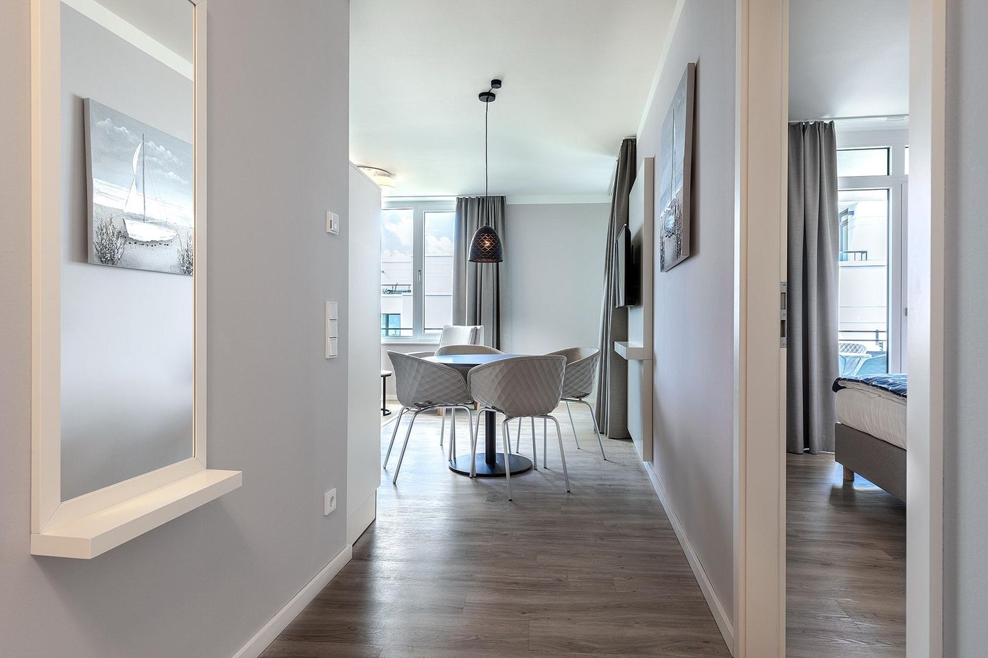 Godewindpark Travemünde Godewindpark Travemünde 3-03 Travemünde - Flur mit Blick zum Wohn-Essbereich und Schlafzimmer