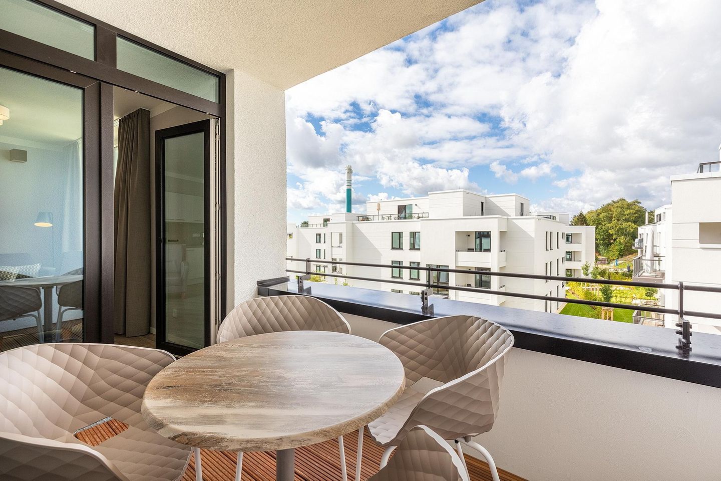 Godewindpark Travemünde Godewindpark Travemünde 3-03 Travemünde - Überdachte Loggia mit Gartenmöbel