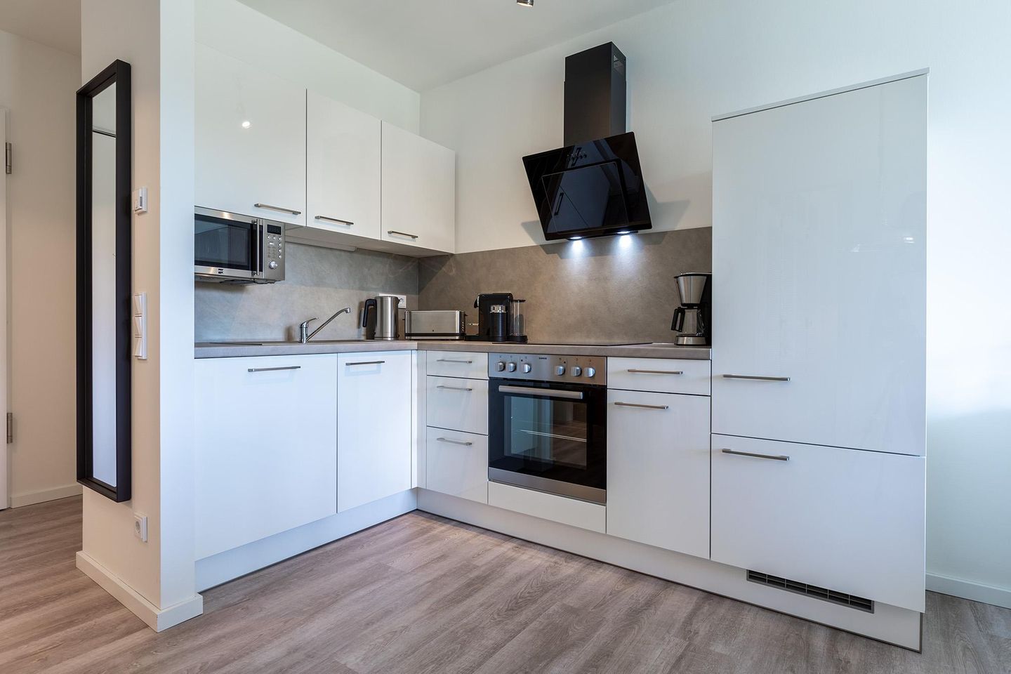 Godewindpark Travemünde Godewindpark Travemünde 1-06 Travemünde - Offene Küche mit Backofen und Geschirrspüler