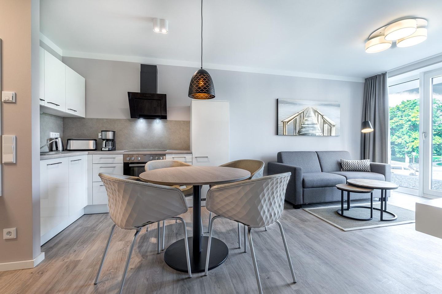 Godewindpark Travemünde Godewindpark Travemünde 1-08 Travemünde - Wohn-Essbereich mit Sitzgelegenheit und Küchentisch