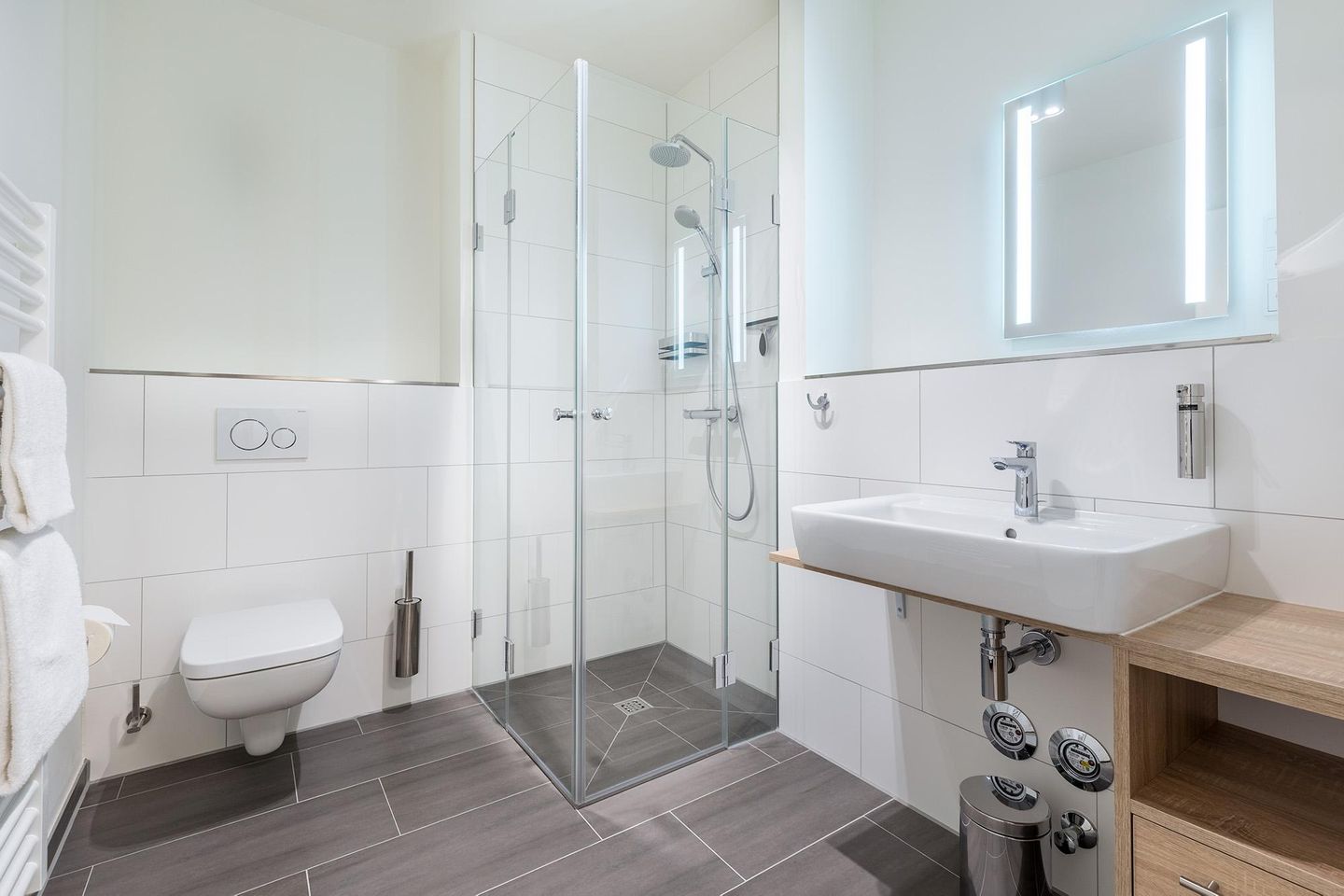 Godewindpark Travemünde Godewindpark Travemünde 1-10 Travemünde - Badezimmer mit begehbarer Dusche