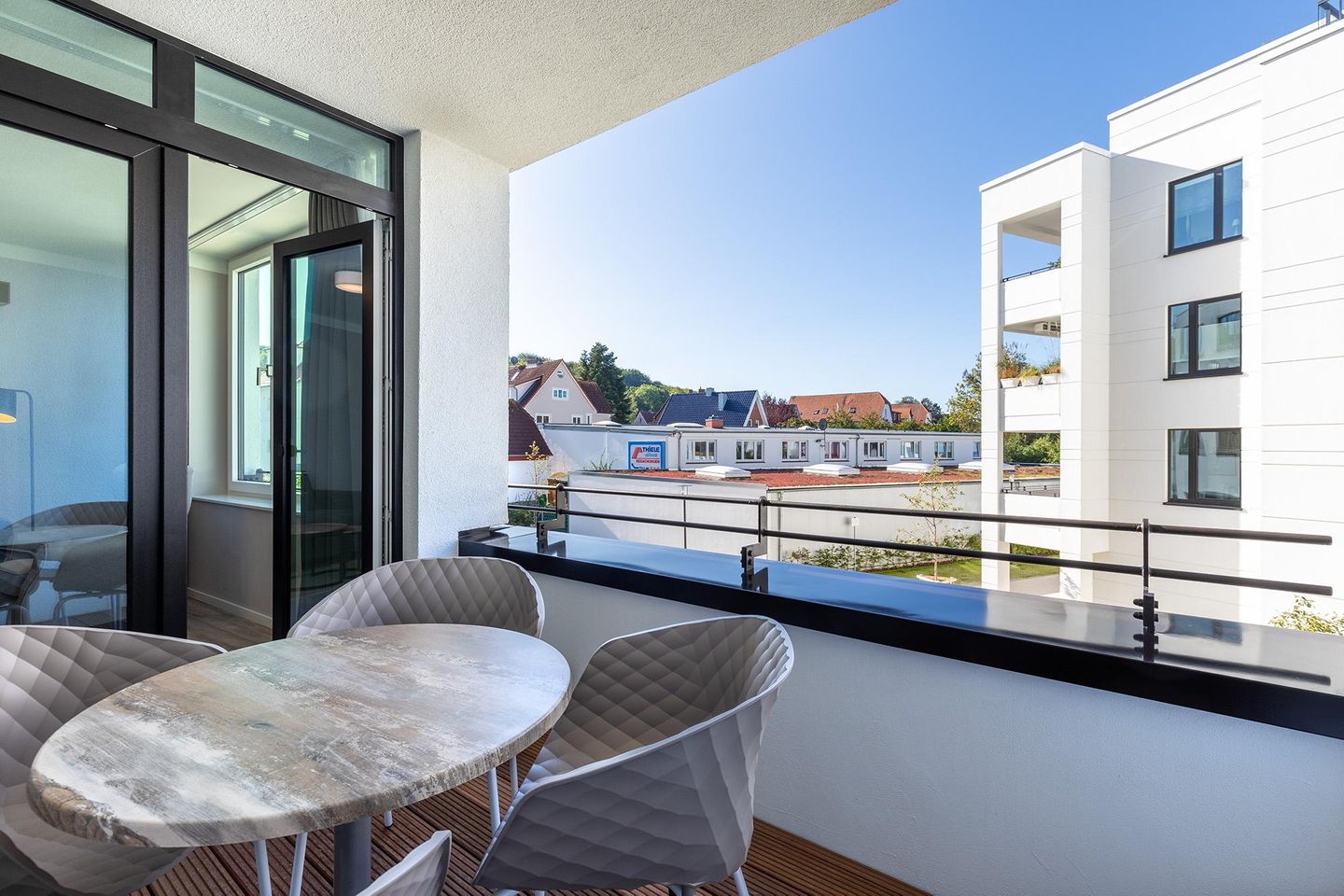 Godewindpark Travemünde Godewindpark Travemünde 1-13 Travemünde - Überdachte Loggia mit Gartenmöbel