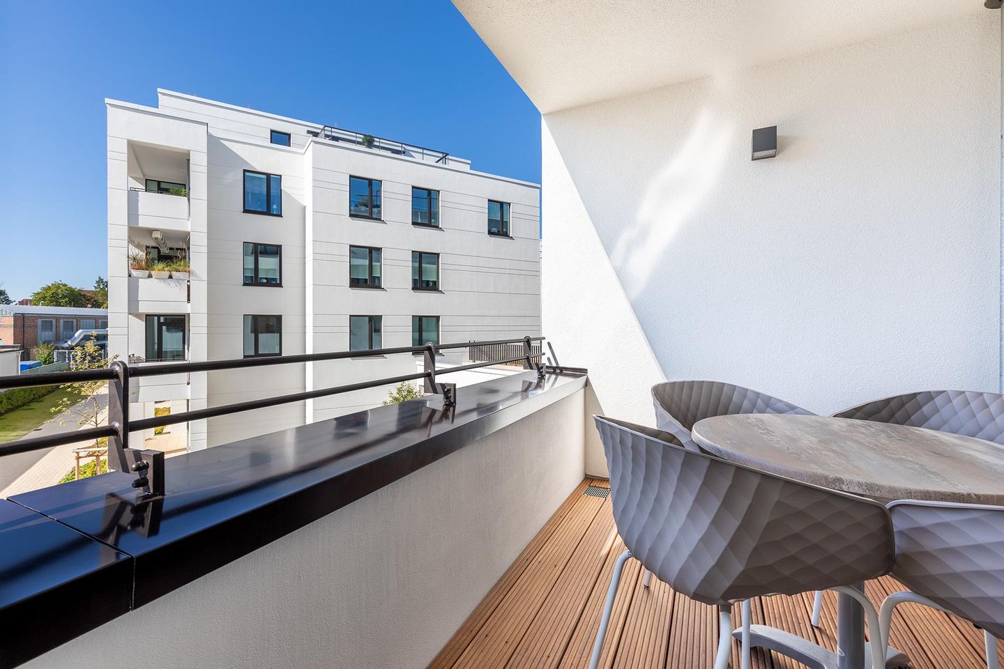 Godewindpark Travemünde Godewindpark Travemünde 1-15 Travemünde - Überdachte Loggia mit Gartenmöbel