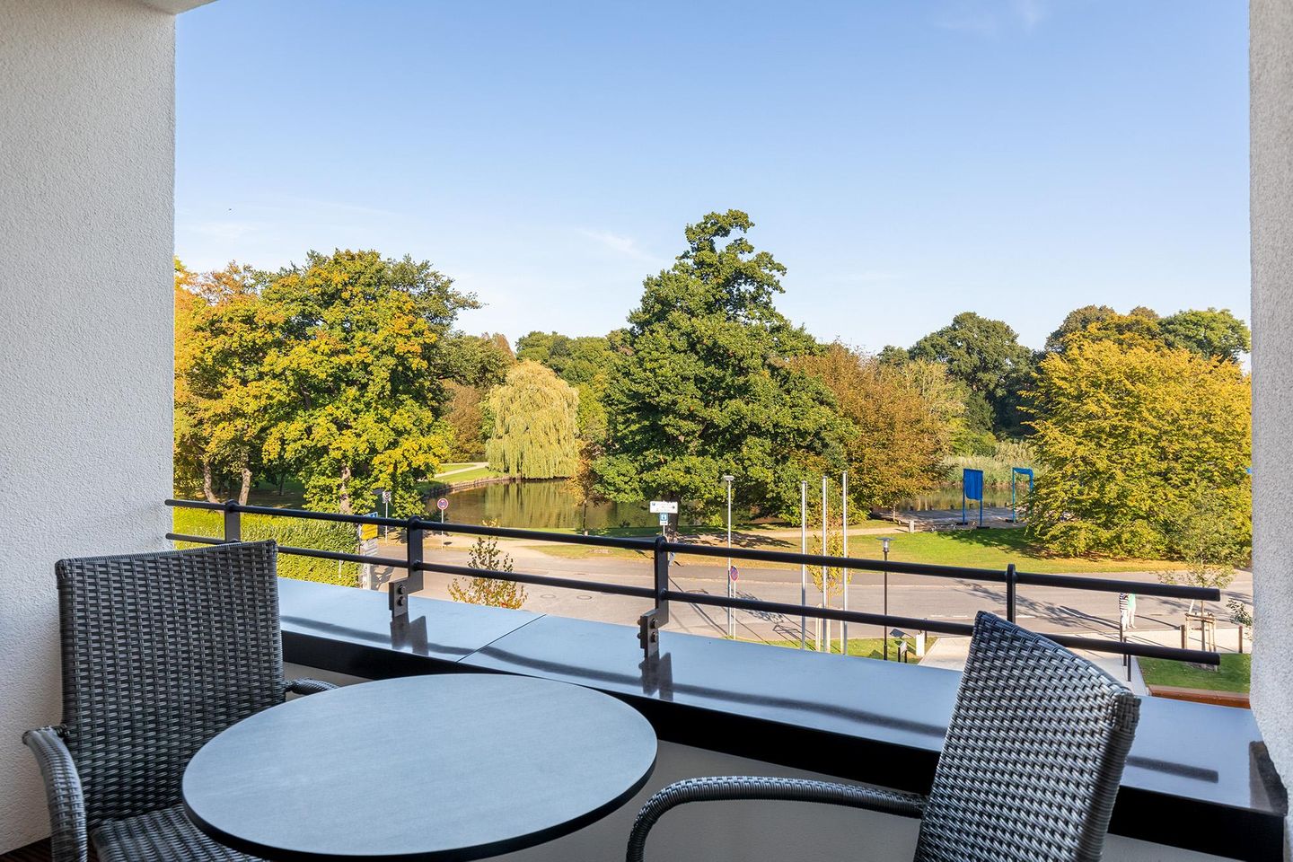 Godewindpark Travemünde Godewindpark Travemünde 2-02 Travemünde - Überdachte Loggia mit Blick zum Godewindpark