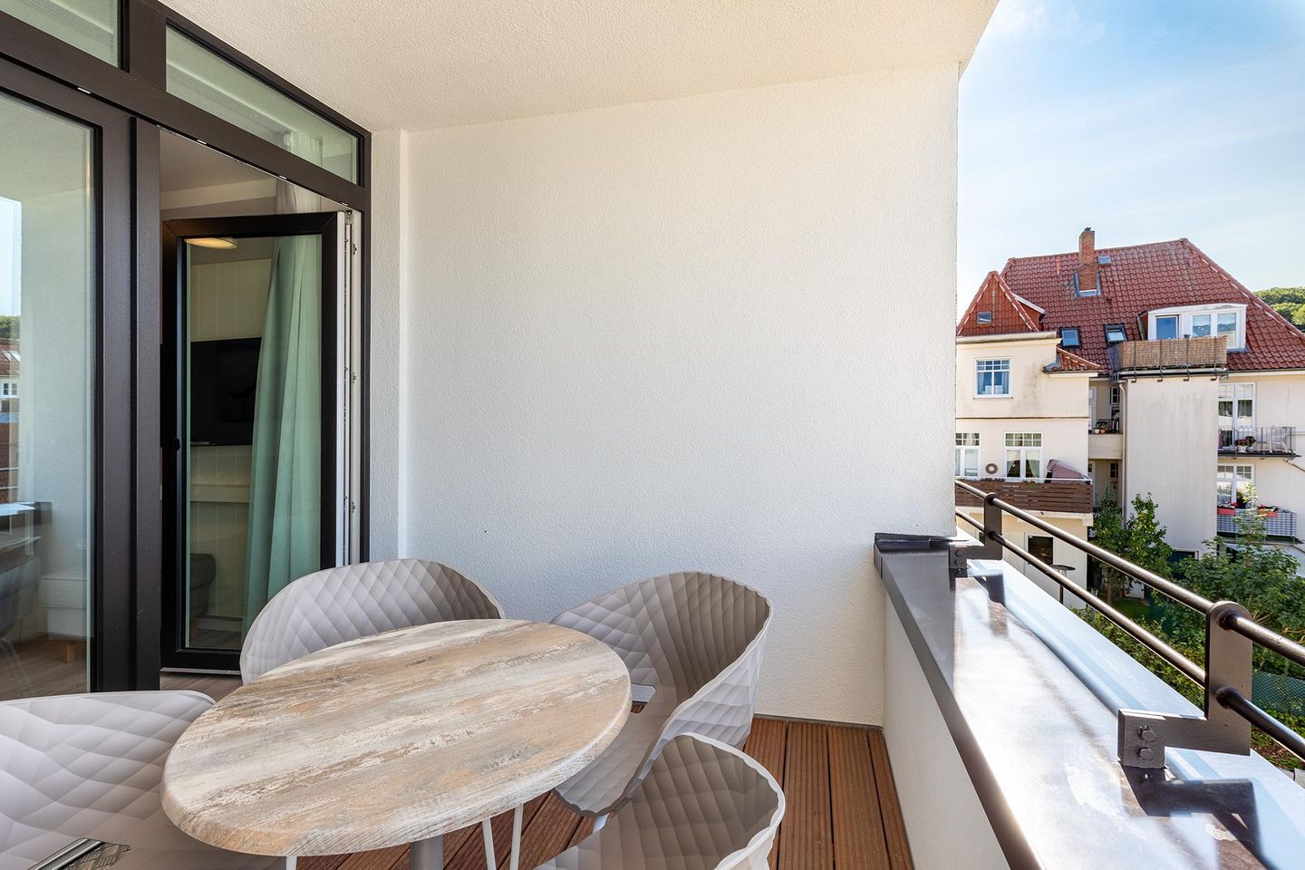 Godewindpark Travemünde Godewindpark Travemünde 2-17 Travemünde - Überdachte Loggia mit Zugang zum Wohn-Essbereich